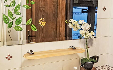Casa Lulù: Bad Sink, Interior Design, Armatur, Sinken, Badezimmer, Zapfhahn, Installation, Porzellan, Spiegel