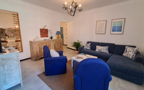 La Riva - Levanto: Möbel, Interior Design, Flooring, Couch, Wand, Fussboden, Holz, Zimmer, Wohnzimmer, Decke