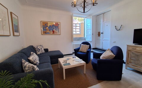 La Riva - Levanto: Möbel, Interior Design, Flooring, Couch, Fussboden, Wand, Holz, Wohnzimmer, Zimmer, Decke