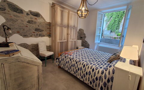 La Riva - Levanto: Möbel, Schlafzimmer, Bett, Interior Design, Bedding, Bettdecke, Holz, Flooring, Fussboden, Zimmer