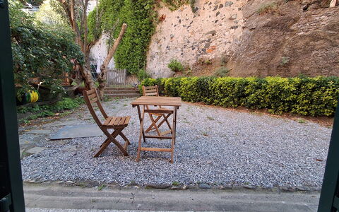 La Riva - Levanto: Möbel, Gartenmöbel, Stuhl, Blumentopf, Tisch Im Freien, Garten, Flagstone, Holzbeize, Zimmerpflanze