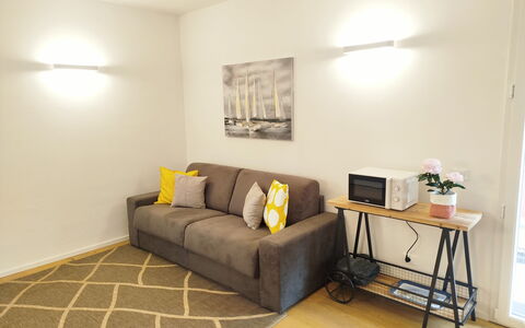 Lola Home - Levanto: Möbel, Interior Design, Flooring, Wand, Couch, Fussboden, Holz, Zimmer, Decke, Wohnzimmer