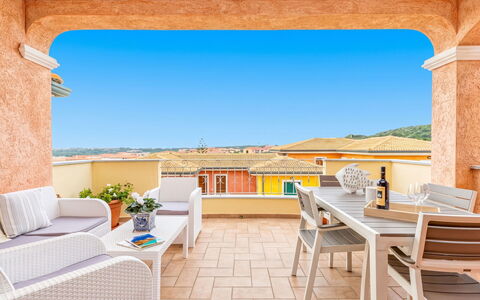 Vacanze Levante: Wohnung, Interior Design, Zuhause, Fussboden, Flooring, Möbel, Stuhl, Balkon, Resort, Gartenmöbel