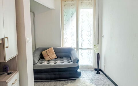 Onda Blu House: Möbel, Interior Design, Fussboden, Flooring, Holz, Zimmer, Textil, Wohnzimmer, Couch, Beleuchtung