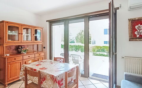 Monica: Möbel, Holz, Flooring, Fussboden, Interior Design, Tabelle, Küche & Esszimmer Tisch, Wohnung, Zimmer, Esszimmer