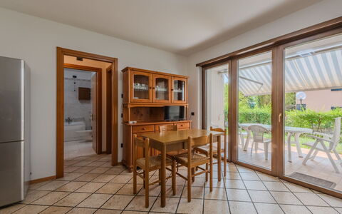 Michelon: Flooring, Interior Design, Fussboden, Holz, Möbel, Decke, Küche & Esszimmer Tisch, Zimmer, Tür, Esszimmer