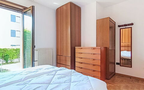 Monica: Flooring, Fussboden, Interior Design, Holz, Bett, Möbel, Zimmer, Schlafzimmer, Holzboden, Zuhause