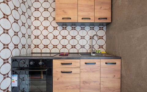 Ilda: Holz, Flooring, Küche, Cabinetry, Fussboden, Countertop, Braun, Major Appliance, Küchengerät, Holzbeize