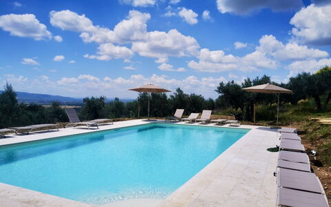 Villa Santa Chiara: Schwimmbad, Blau, Resort, Gartenmöbel, Regenschirm, Sonnenliege, Eco Hotel, Schatten, Flagstone, Thermae