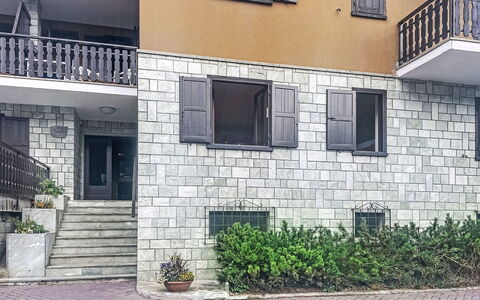 Ai Pascoli: Wohngebiet, Zuhause, Urban Design, Wohnung, Balkon, Beton, Steinwand, Auffahrt, Daylighting