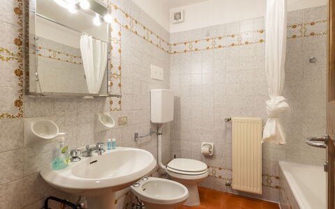 Ai Pascoli: Flooring, Interior Design, Fussboden, Zimmer, Möbel, Armatur, Decke, Sinken, Badezimmer, Bad Sink