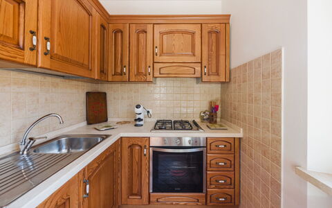 Dimora Polle di Malbacco: Küche, Countertop, Küchengerät, Major Appliance, Cabinetry, Holz, Flooring, Interior Design, Möbel, Spüle