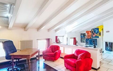Le Falesie: Interior Design, Flooring, Möbel, Fussboden, Decke, Holz, Couch, Zimmer, Beleuchtung, Wohnzimmer