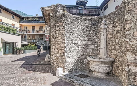 Le Falesie: Balkon, Steinwand, Flagstone
