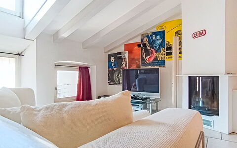 Le Falesie: Möbel, Interior Design, Wand, Couch, Flooring, Decke, Fussboden, Zimmer, Wohnzimmer, Wohnung