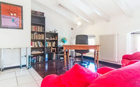 Le Falesie: Möbel, Interior Design, Flooring, Wand, Fussboden, Decke, Zimmer, Couch, Wohnzimmer, Beleuchtung