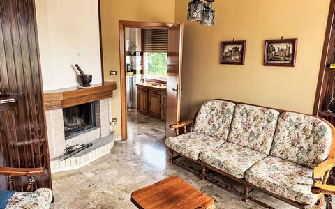 La Terrazza di Colle Marino: Möbel, Interior Design, Flooring, Holz, Fussboden, Wohnzimmer, Stuhl, Tabelle, Zimmer, Couch