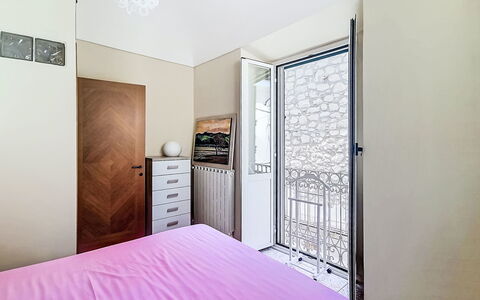 La Terrazza di Caramanico: Flooring, Fussboden, Interior Design, Schlafzimmer, Bett, Möbel, Zimmer, Wohnung, Bettdecke, Zuhause