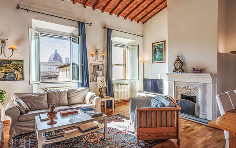 Bellavista: Möbel, Interior Design, Wand, Flooring, Decke, Zimmer, Wohnzimmer, Bilderrahmen, Couch, Zuhause