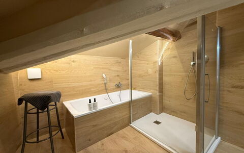 Il Pittore: Flooring, Fussboden, Holz, Interior Design, Armatur, Decke, Holzboden, Badewanne, Badezimmer, Installation