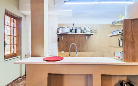 La Perla di Aprilia: Wand, Interior Design, Holz, Flooring, Decke, Countertop, Fussboden, Beleuchtung, Möbel, Küche