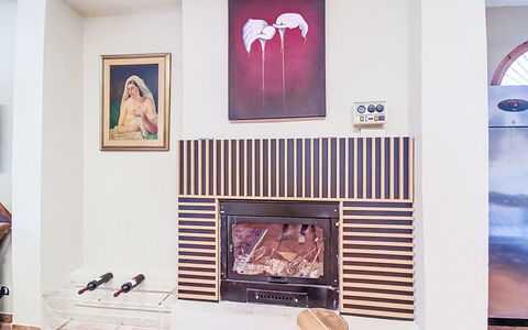 La Perla di Aprilia: Interior Design, Feuerstelle, Flooring, Fussboden, Zimmer, Bilderrahmen, Wohnzimmer, Holzbeize, Kamin, Farbe