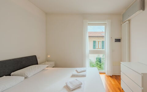 Caminito: Interior Design, Fussboden, Flooring, Bett, Zimmer, Schlafzimmer, Wohnung, Zuhause, Decke, Bettrahmen