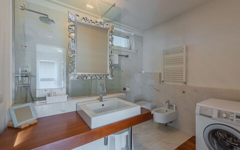 Caminito: Interior Design, Flooring, Fussboden, Armatur, Decke, Zapfhahn, Badezimmer, Sinken, Zimmer, Installation
