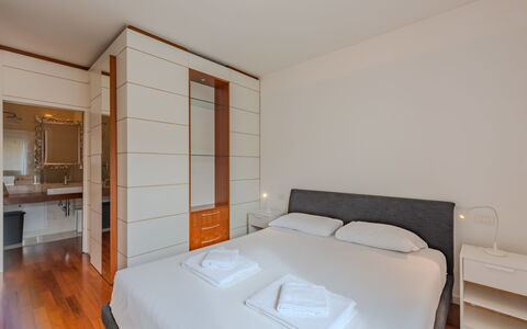 Caminito: Interior Design, Flooring, Fussboden, Bett, Möbel, Holz, Schlafzimmer, Zimmer, Decke, Beleuchtung