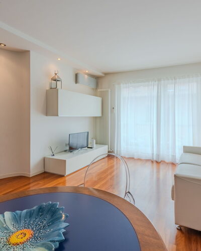 Caminito: Interior Design, Flooring, Möbel, Fussboden, Wand, Decke, Holz, Zimmer, Zuhause, Wohnzimmer