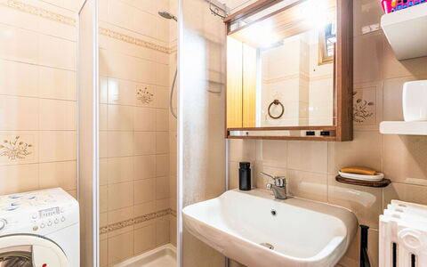 Il Nido: Interior Design, Armatur, Flooring, Badezimmer, Bad Sink, Fussboden, Sinken, Zapfhahn, Zimmer, Installation
