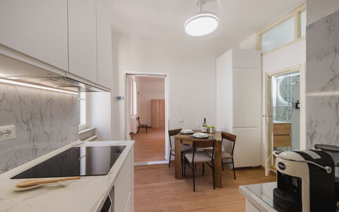 Casa Vacanze al Teatro: Interior Design, Flooring, Möbel, Fussboden, Holz, Küche, Decke, Countertop, Küchengerät, Zimmer