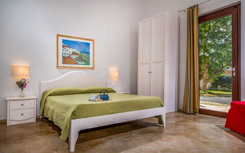 Casale Domè 14+2: Möbel, Bett, Interior Design, Schlafzimmer, Flooring, Fussboden, Holz, Bettdecke, Bedding, Zimmer