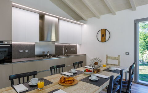 Villa Mia 6: Interior Design, Küche, Flooring, Decke, Möbel, Countertop, Zimmer, Beleuchtung, Zuhause, Fussboden