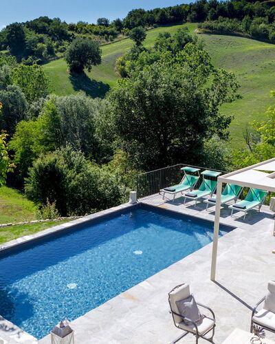 Villa Mia 6: Schwimmbad, Gartenmöbel, Freizeit, Garten, Regenschirm, Schatten, Resort, Landscaping, Eco Hotel, Sonnenliege