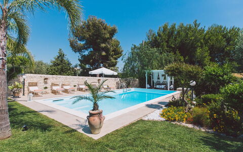 Villa Ferradina 4+2: Schwimmbad, Blau, Resort, Water Feature, Eco Hotel, Blumentopf, Verbundwerkstoff, Thermae, Freizeit, Flagstone