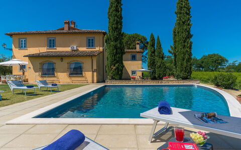 Villa Pucci 12: Blau, Zuhause, Estate, Schwimmbad, Garten, Gartenmöbel, Landscaping, Villa, Rasen, Hazienda