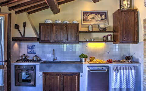 Casal del Salice 10: Küche, Möbel, Interior Design, Holz, Küchengerät, Flooring, Countertop, Zuhause, Major Appliance, Beleuchtung