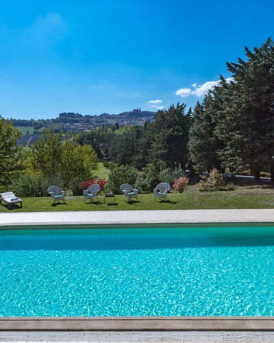 Borgo Colle Ridente 13: Schwimmbad, Blau, Wasser, Resort, Thermae, Gartenmöbel, Eco Hotel, Schatten, Water Feature, Landscaping