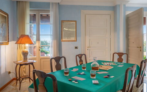 Villa Gabri 8: Möbel, Interior Design, Wand, Flooring, Holz, Tabelle, Stuhl, Fussboden, Zimmer, Esszimmer