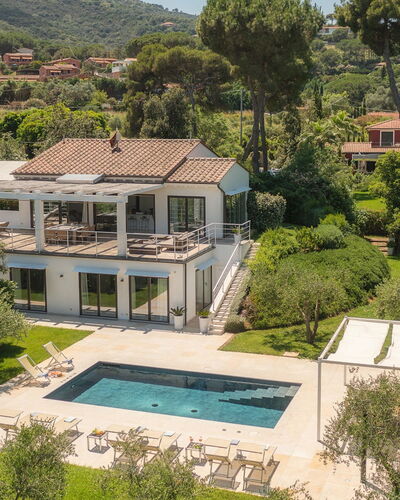 Villa Giomoa 8: Wohngebiet, Haus, Zuhause, Estate, Hütte, Schwimmbad, Villa, Bauernhaus, Resort, Villa