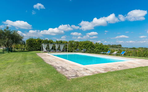 Casabianca 12: Blau, Schwimmbad, Garten, Landscaping, Schatten, Rasen, Plantage, Estate, Park