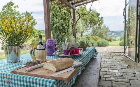 Casabianca 12: Möbel, Geschirr, Tabelle, Tischdecke, Essen, Gartenmöbel, Stuhl, Obst, Drinkware, Tisch Im Freien