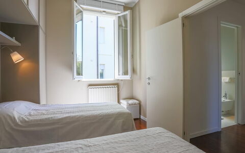 Villa Corona 8: Flooring, Interior Design, Fussboden, Wohnung, Zimmer, Decke, Schlafzimmer, Bett, Hartholz, Holzboden