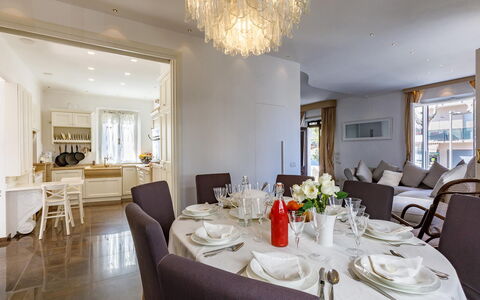 Villa Corona 8: Möbel, Interior Design, Stuhl, Tabelle, Flooring, Decke, Holz, Zimmer, Fussboden, Esszimmer