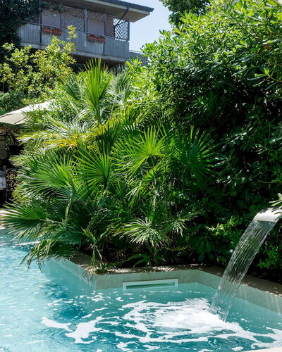Villa Corona 8: Schwimmbad, Wasser, Resort, Water Feature, Verbundwerkstoff, Eco Hotel, Garten, Schatten, Hazienda