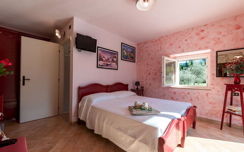 Cascina Marianna 12+4: Wand, Zuhause, Rosa, Wohnung, Tür, Farbe, Zimmerpflanze, Blumentopf, Schlafzimmer, Balkon