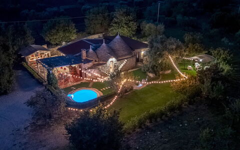 Trulli Littoria 4: Nacht, Landschaft, Garten, Estate, Landschaft Beleuchtung, Mitternacht, Hinterhof, Hütte, Garten