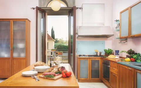 Villa Croci 12: Küche, Holz, Interior Design, Möbel, Küchengerät, Countertop, Major Appliance, Flooring, Cabinetry, Zuhause