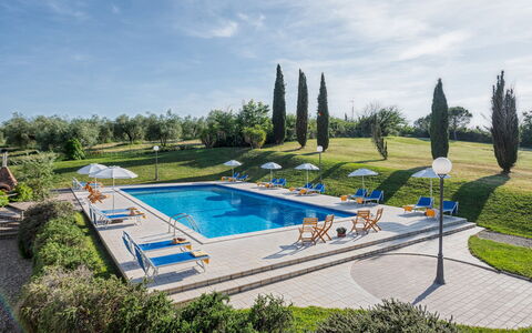 Villa Croci 12: Blau, Schwimmbad, Gartenmöbel, Resort, Estate, Sonnenliege, Garten, Landscaping, Villa, Hotel